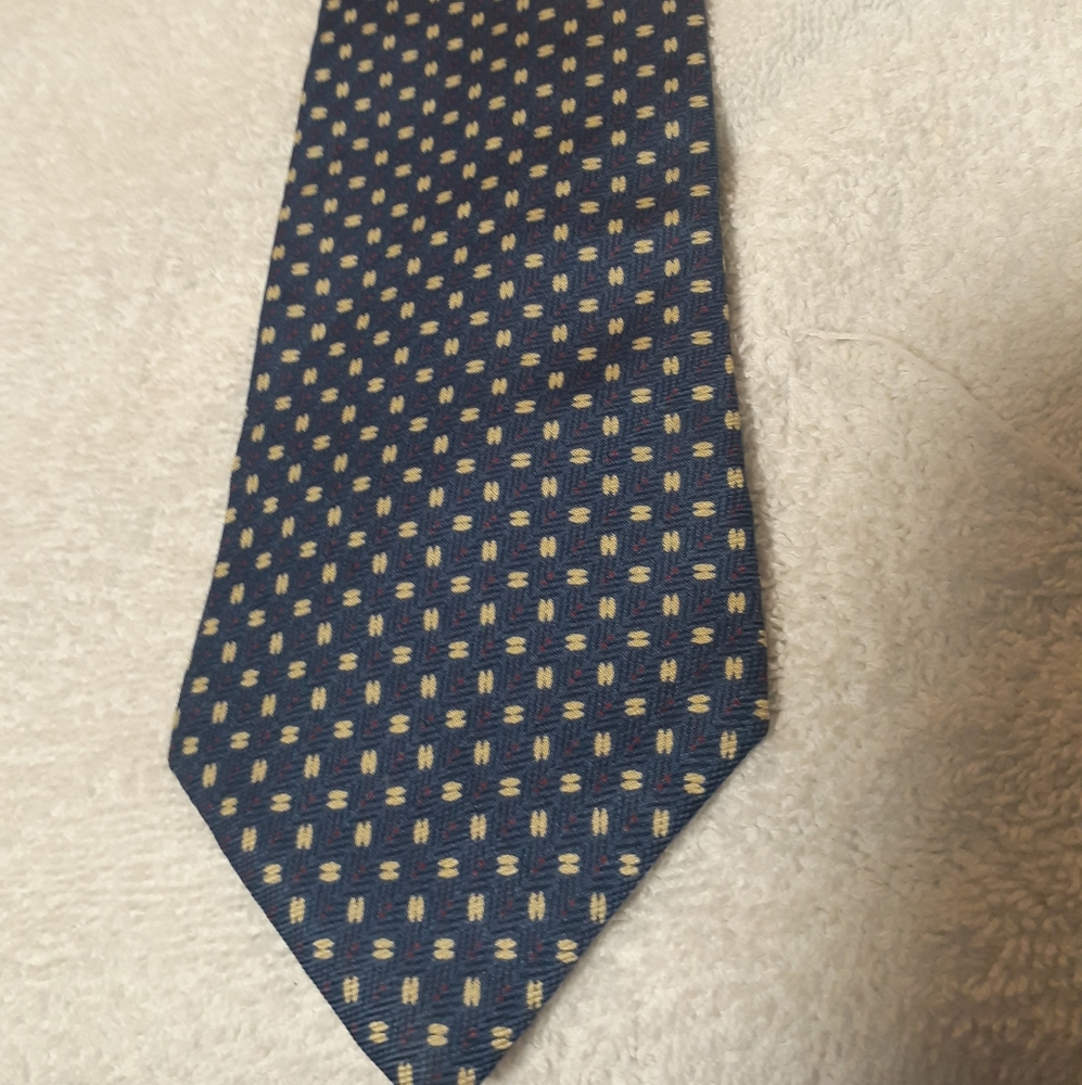 NEW in sleeve Calvin Klein 100% silk tie